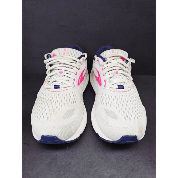 Hoka Women 8 Comfy footwear - Picture 8 of 9